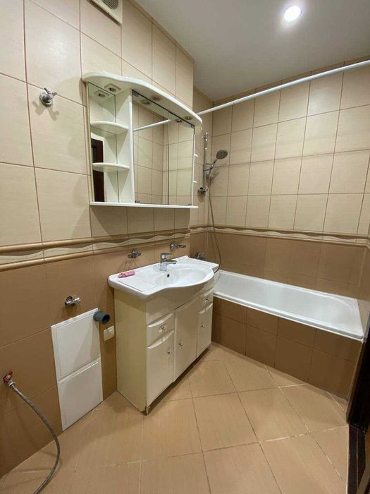 Продаётся 2-комнатная  «сталинка» на ЮГОКе, пр. Южный