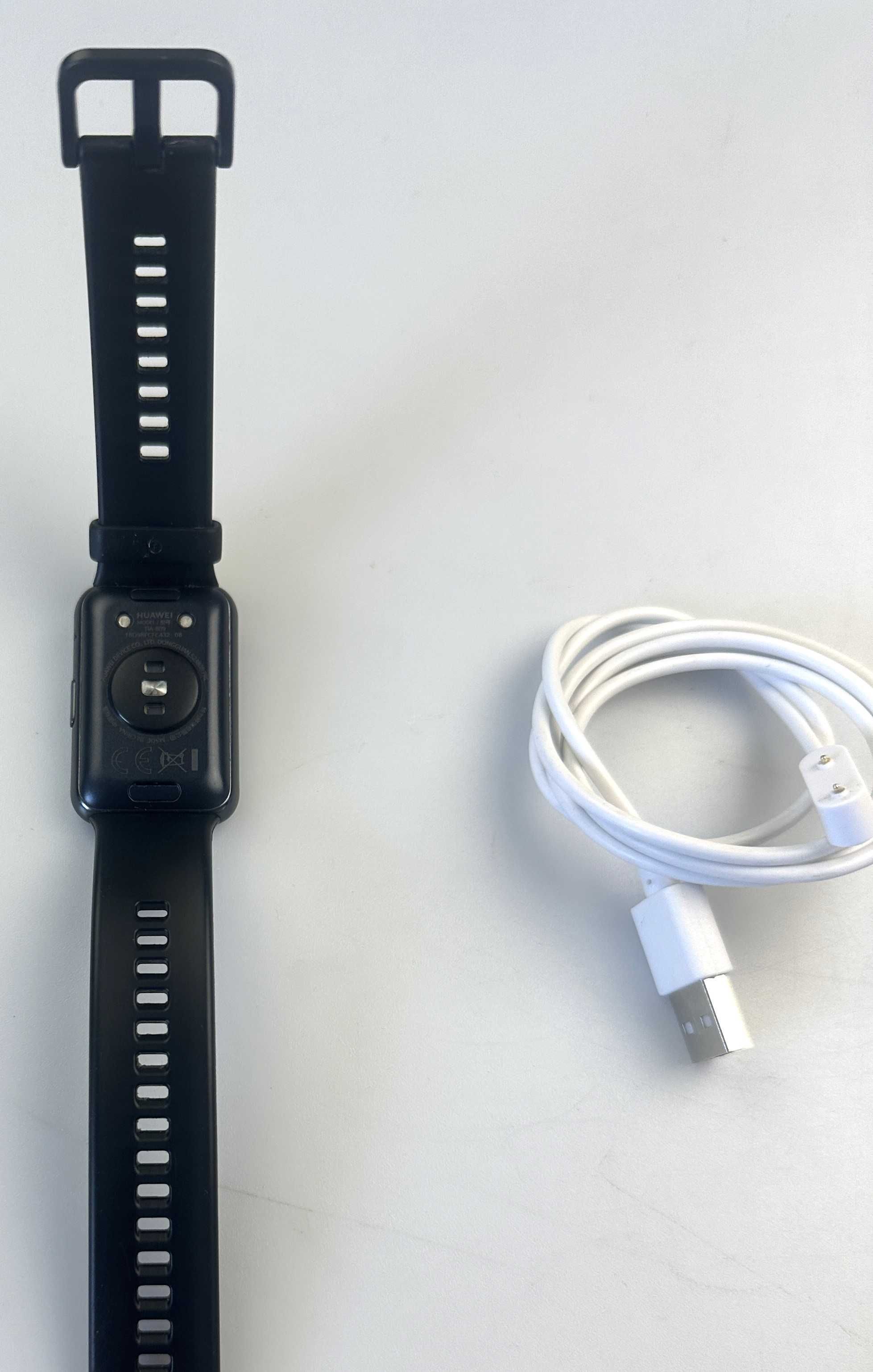 Smartwatch Huawei model Tia B09 sprawny z kablem