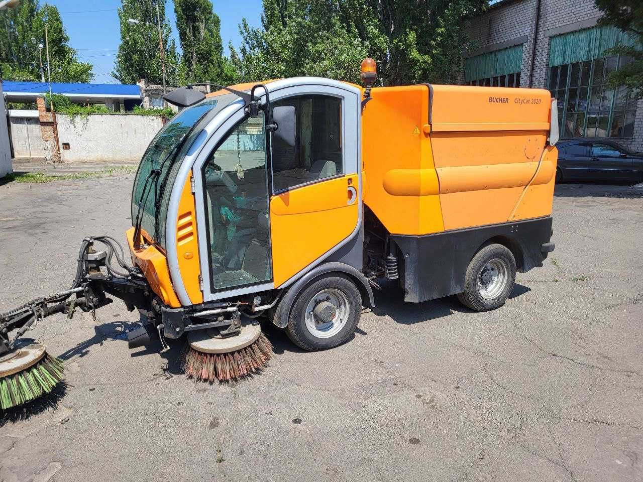 Прибирально-вакуумна машина BUCHER CityCat 2020