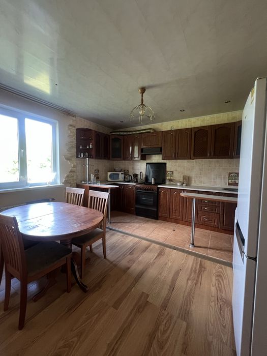 Будинок з власним озером у Великій Солтанівці