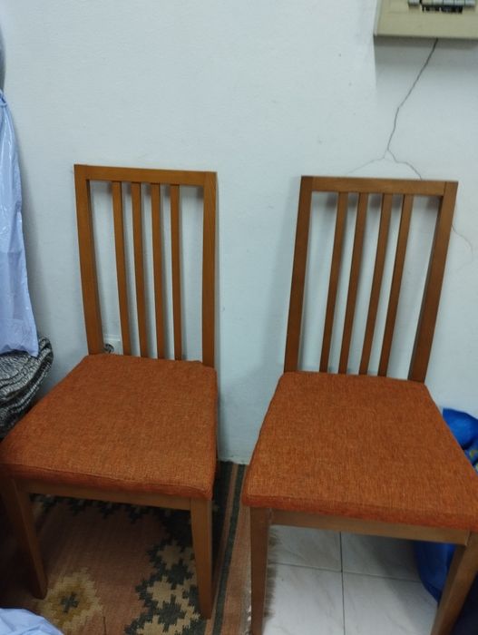 Móvel, mesa e 6 cadeiras