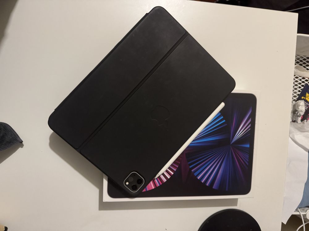 iPad Pro 11” 3ª Gen 256GB Wi-Fi+Cellular + Pencil + Teclado