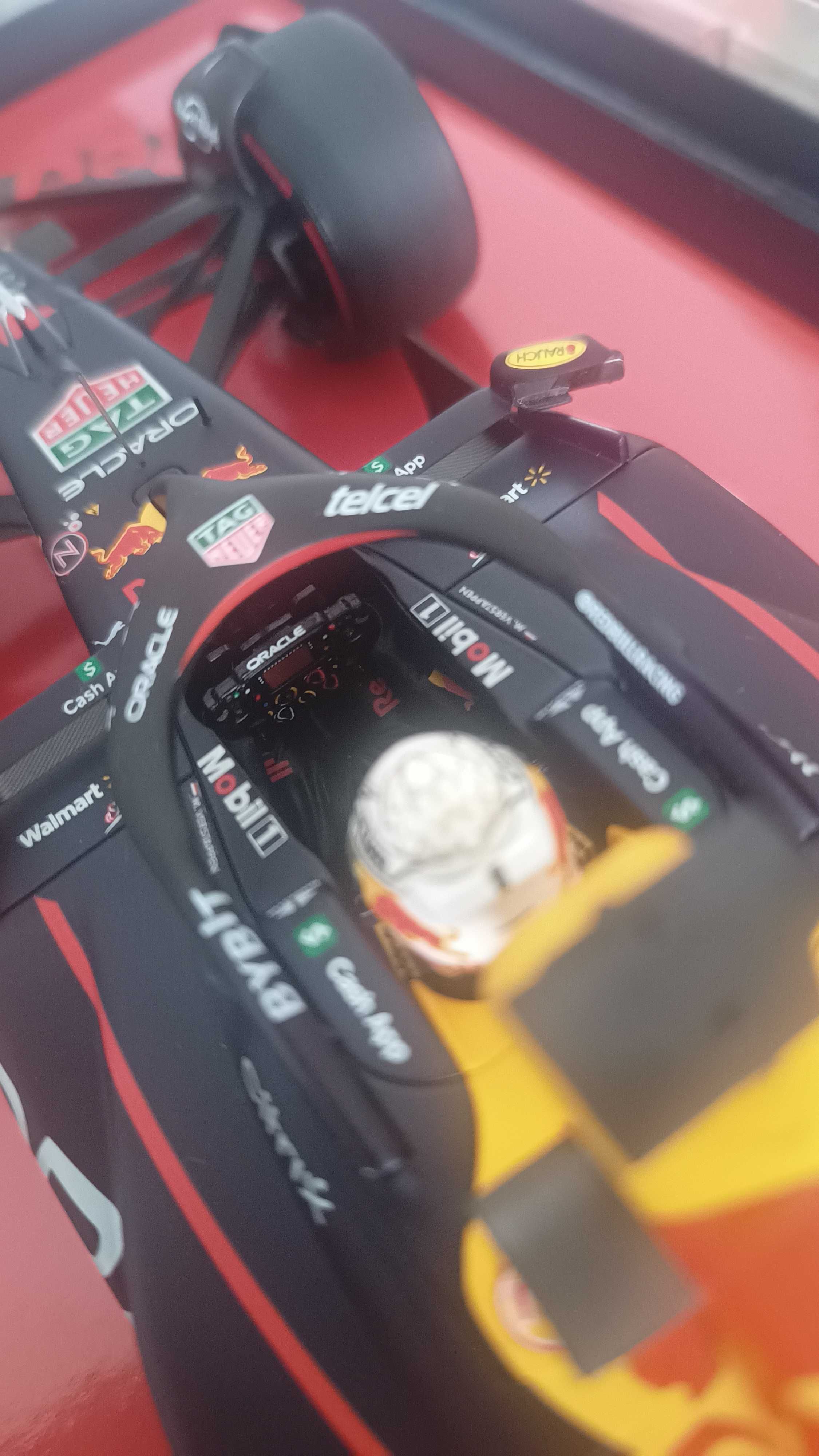 Model F1 RB18. M.Verstappen WC 2022. Minichamps 1:18