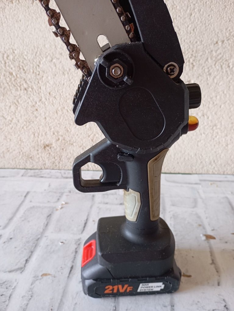 Mini Serra elétrica