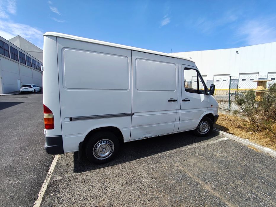 Mercedes-Benz Sprinter 200D 2.3 Diesel – 2000 – Excelente estado geral