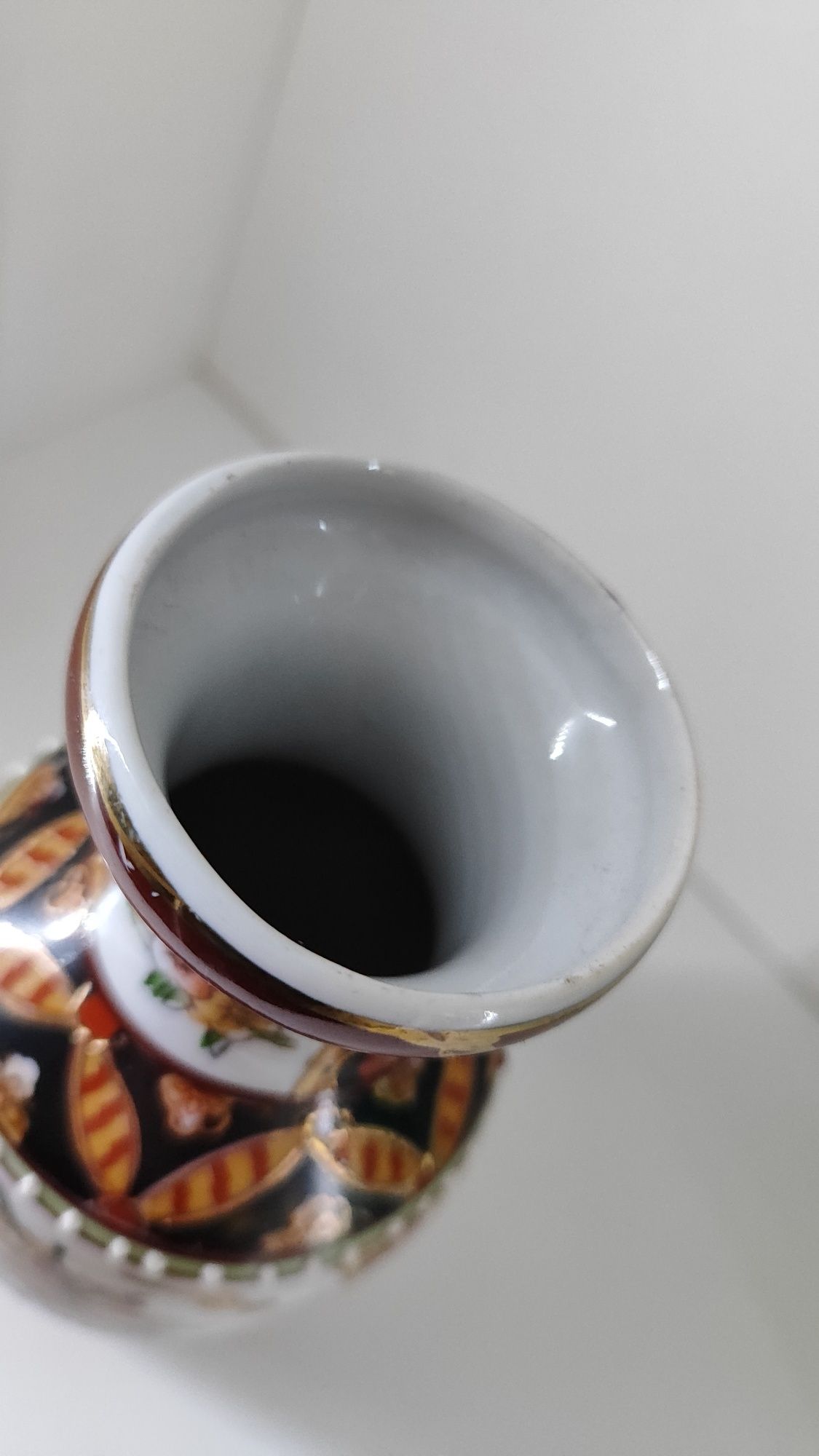 Porcelanowy ręcznie malowany wazon w stylu Azjatyckim i ptakami Vintag