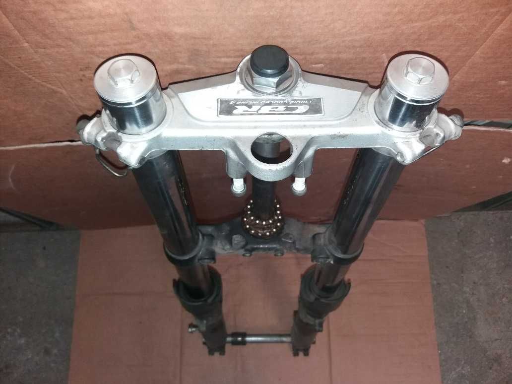 Suspensão da frente Honda CBR1000F