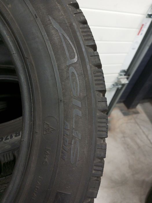 Зимові Шини БВ  215/60 R17C  MICHELIN  Agilis Alpin  Склад