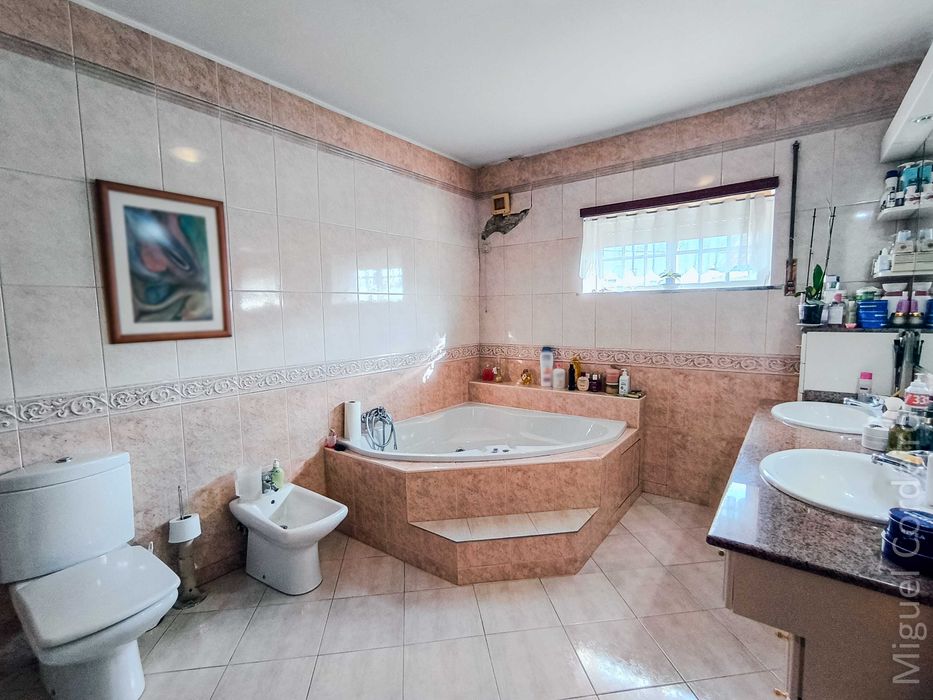 Moradia T4 de 3 frentes - Guifões, Matosinhos