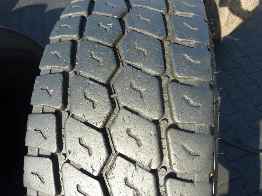 Opona używana ciężarowa 385/65R22.5 KUMHO KMA12; 700zł C2136