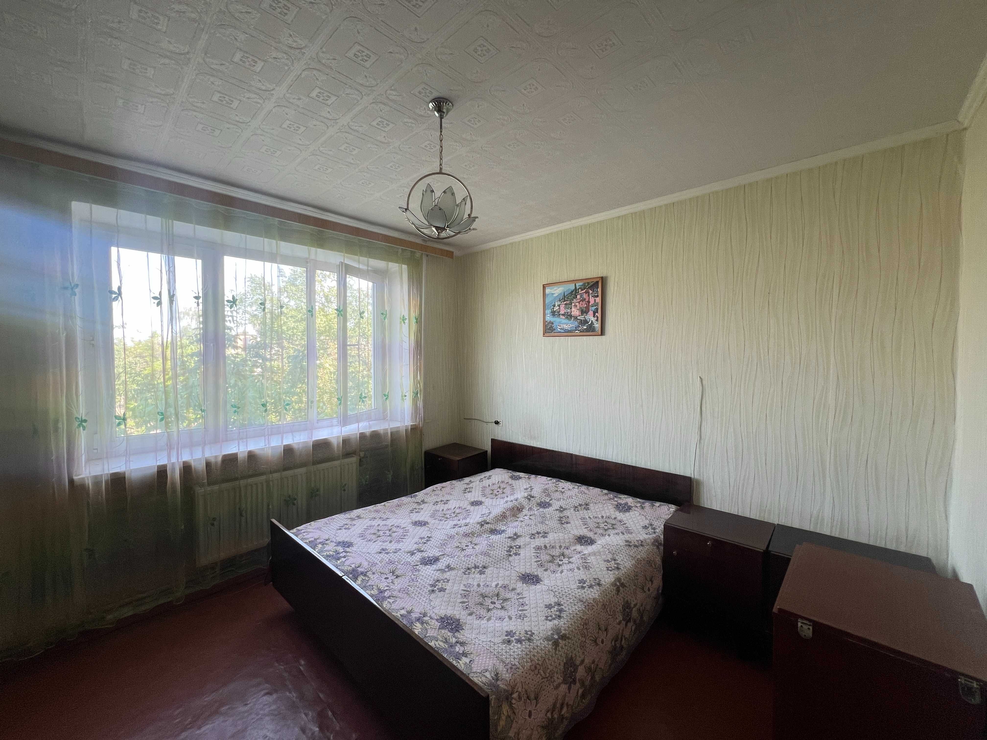 Продаж 2 кім квартира в місті Яготин центр р-н Каштани