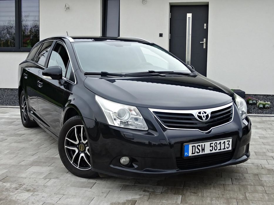 Toyota Avensis 1.8 147 KM Klimatronik Tempomat Grzane Fotele Alufelgi Zadbana
