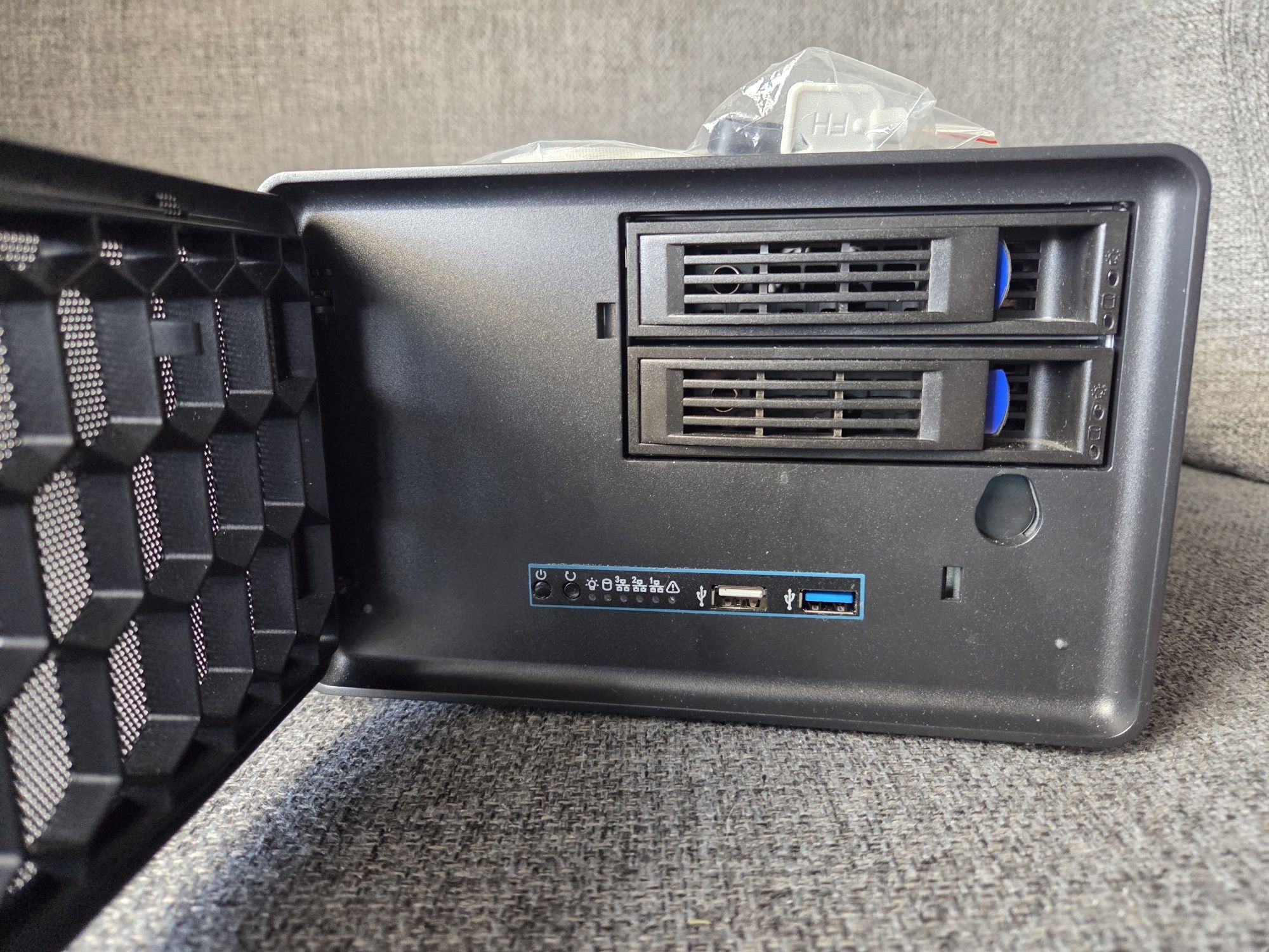 Obudowa Nas Inter-Tech SC-2100 black mITX
SC-2100 2HDD ITX
domowy NAS