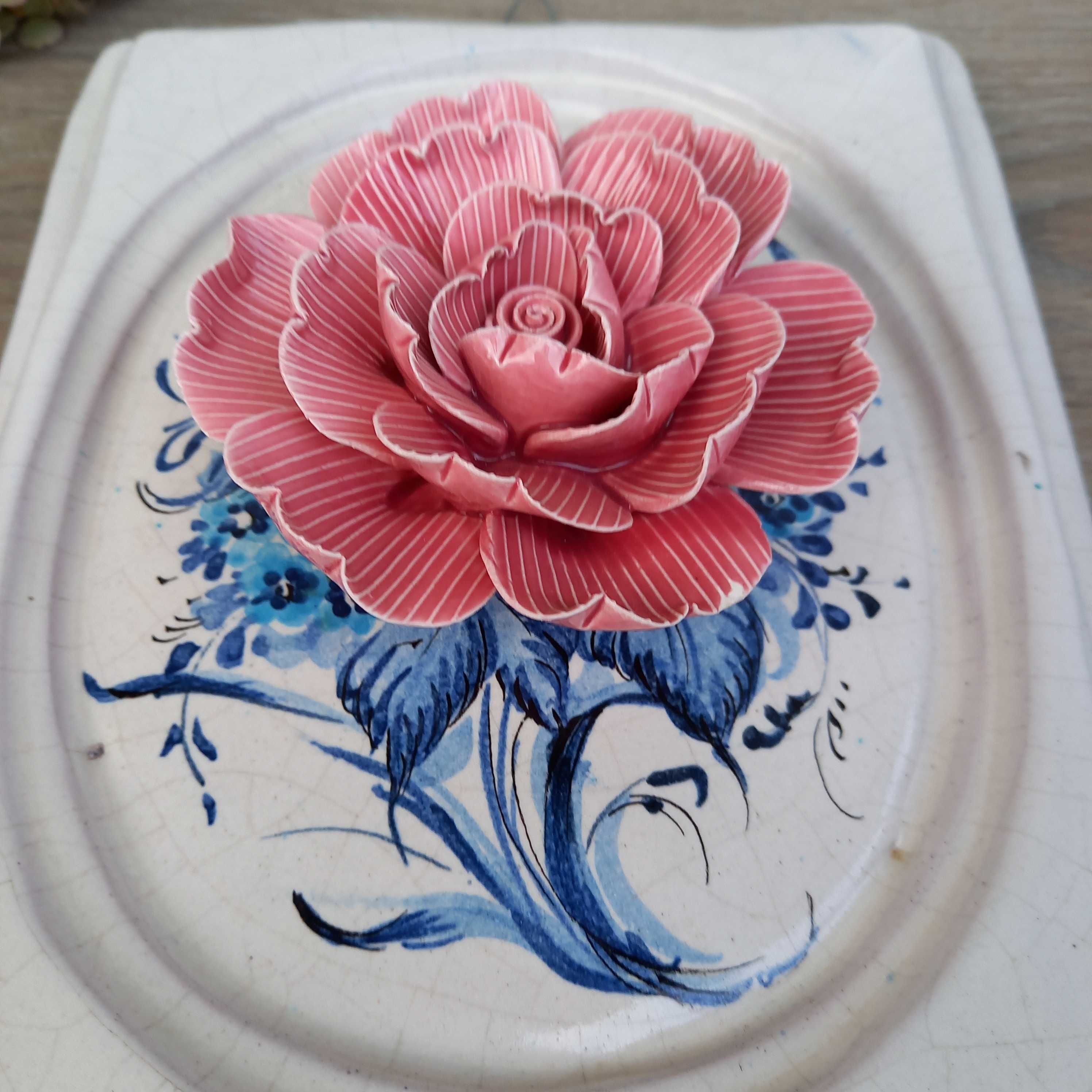 Dekoracyjny ceramiczny kafel kwiat róża
