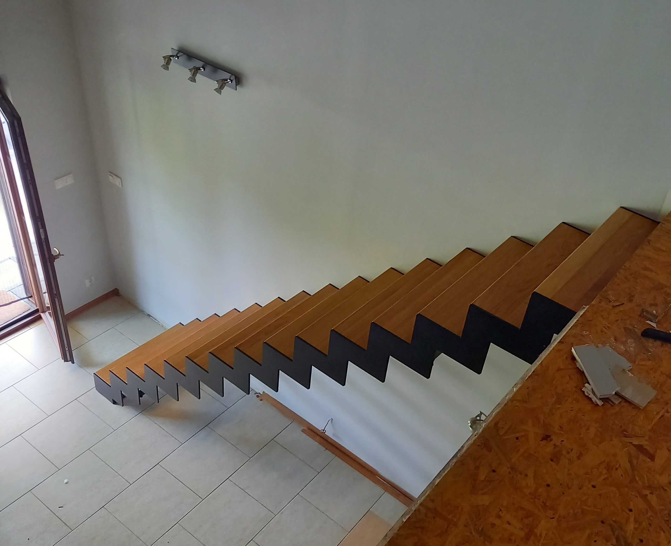 Schody na metalowej konstrukcji/ balustrady. Nowoczesne, LOFT. CNC