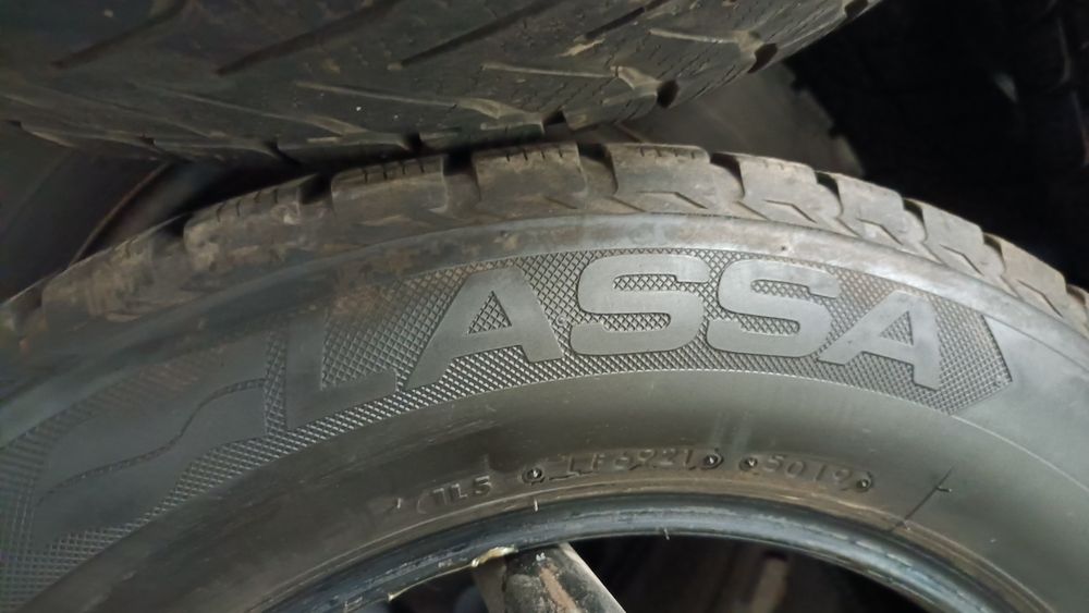 Opony zimowe komplet 215/65 R17