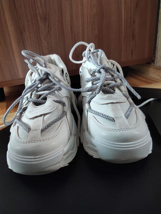 Белые Кроссовки широкие 39. Білі кросівки широкі