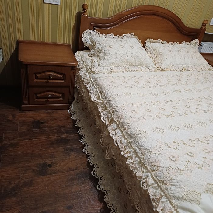 Переїзд. Продаю зайве. Вінтажна ажурна ковдра  з наволочками.