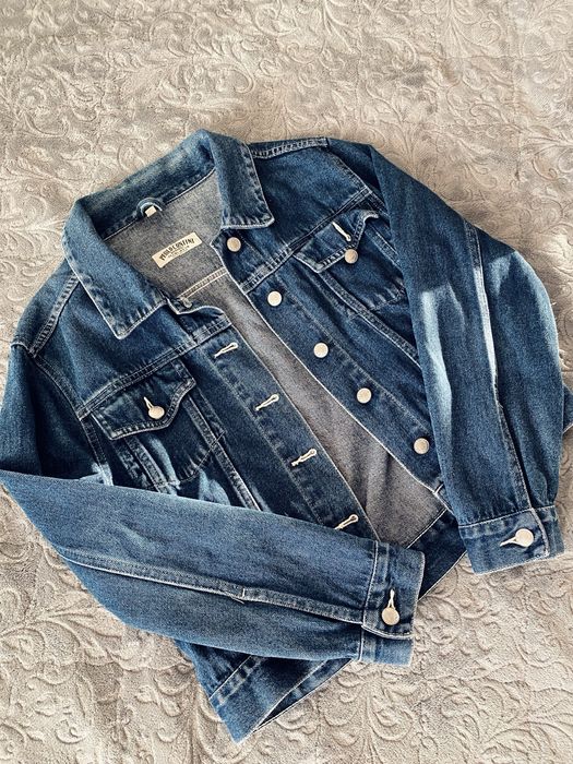 Красива Жіноча джинсовка