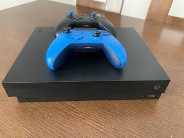 Xbox one X 1tb + 2x kontroler