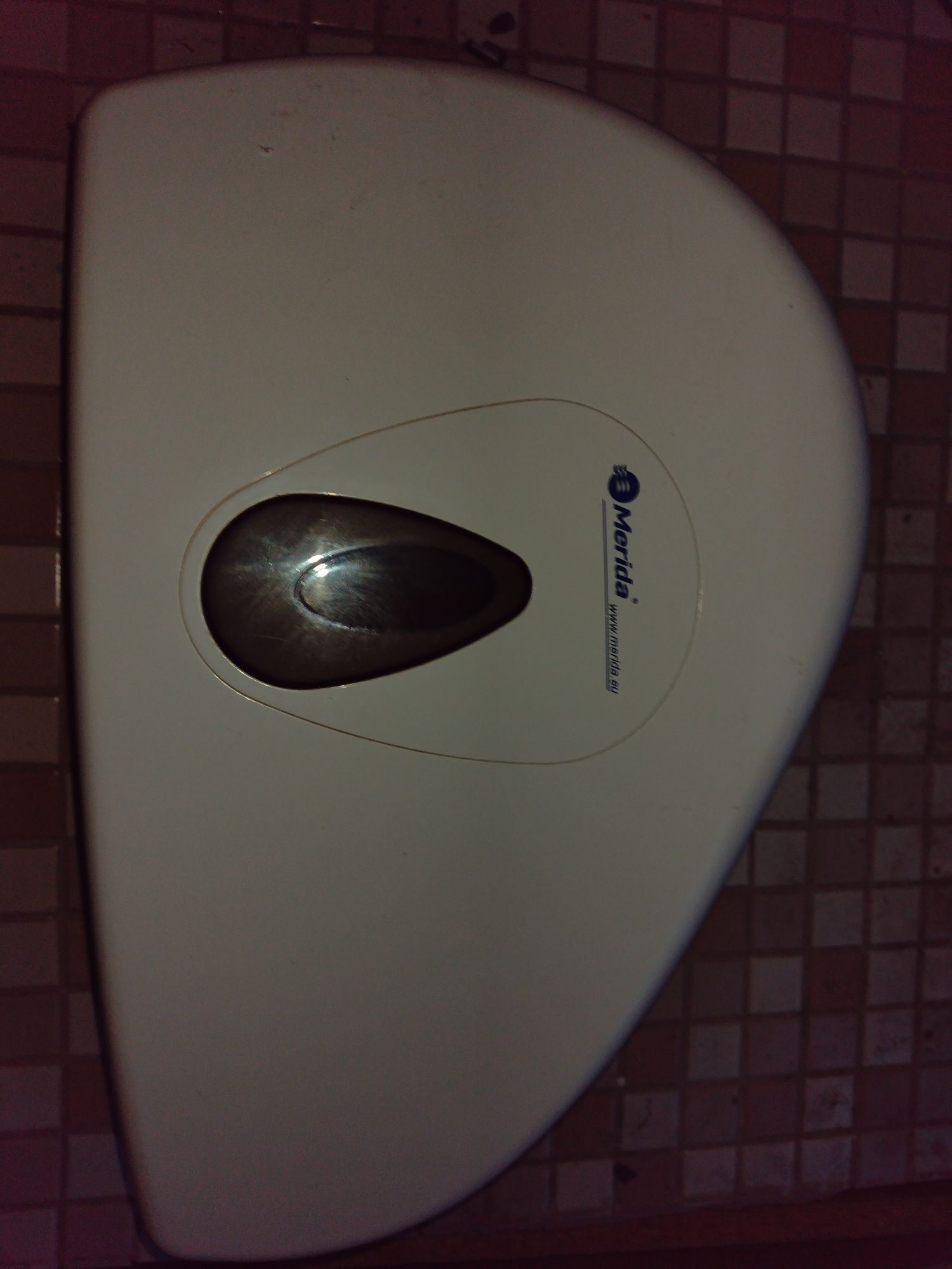 Pojemnik na papier toaletowy MERIDA TOP DUO z uchwytem na resztkę rolk