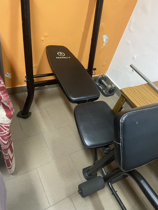 Ławeczka treningowa ze stojakiem do wyciskania