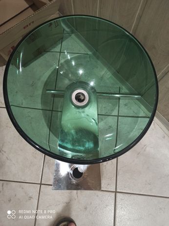 Szklana umywalka