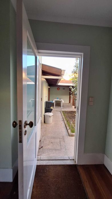 Moradia V2+1 perto da Avenida Antunes Guimarães