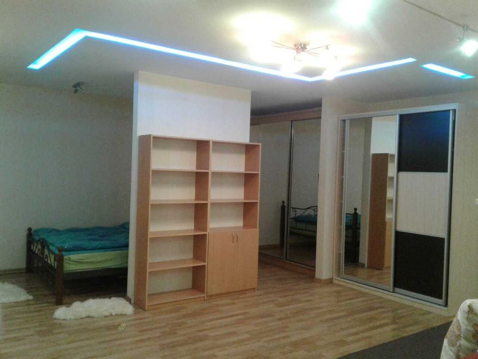 Розкішна студія. Центр. Житній ринок, вул. Лятошинського. Документи