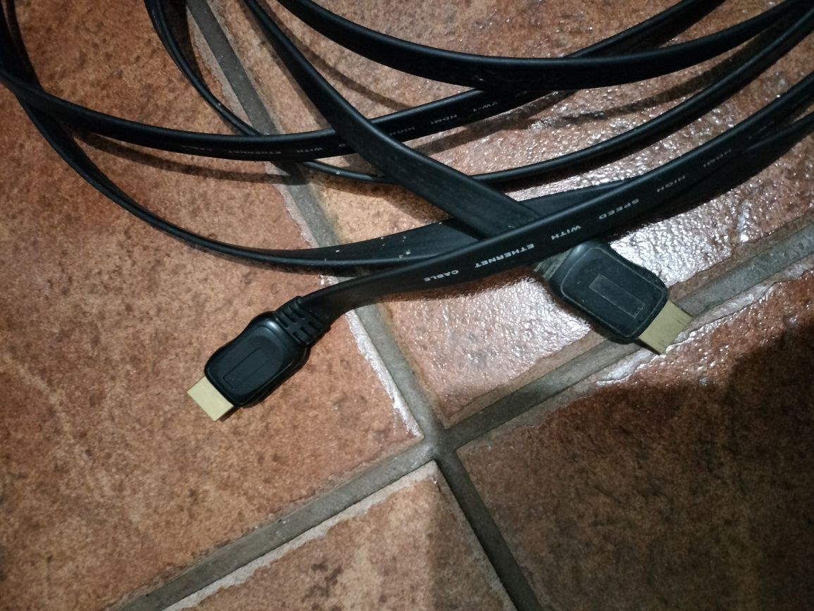 Cabos USB e de Rede