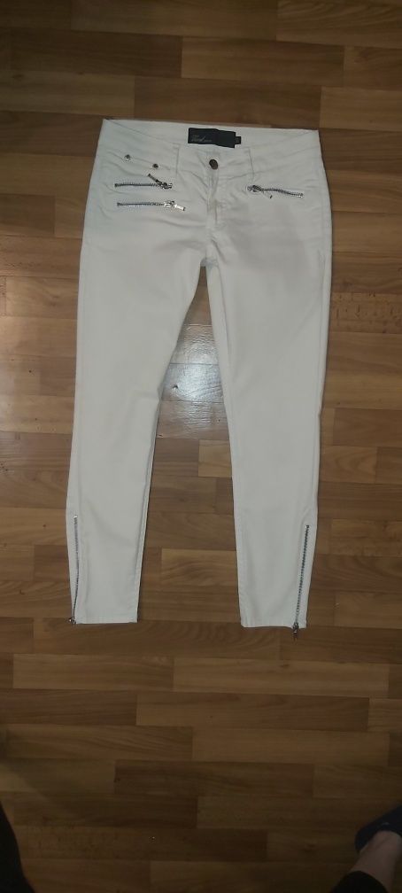 Белые       джинсы
