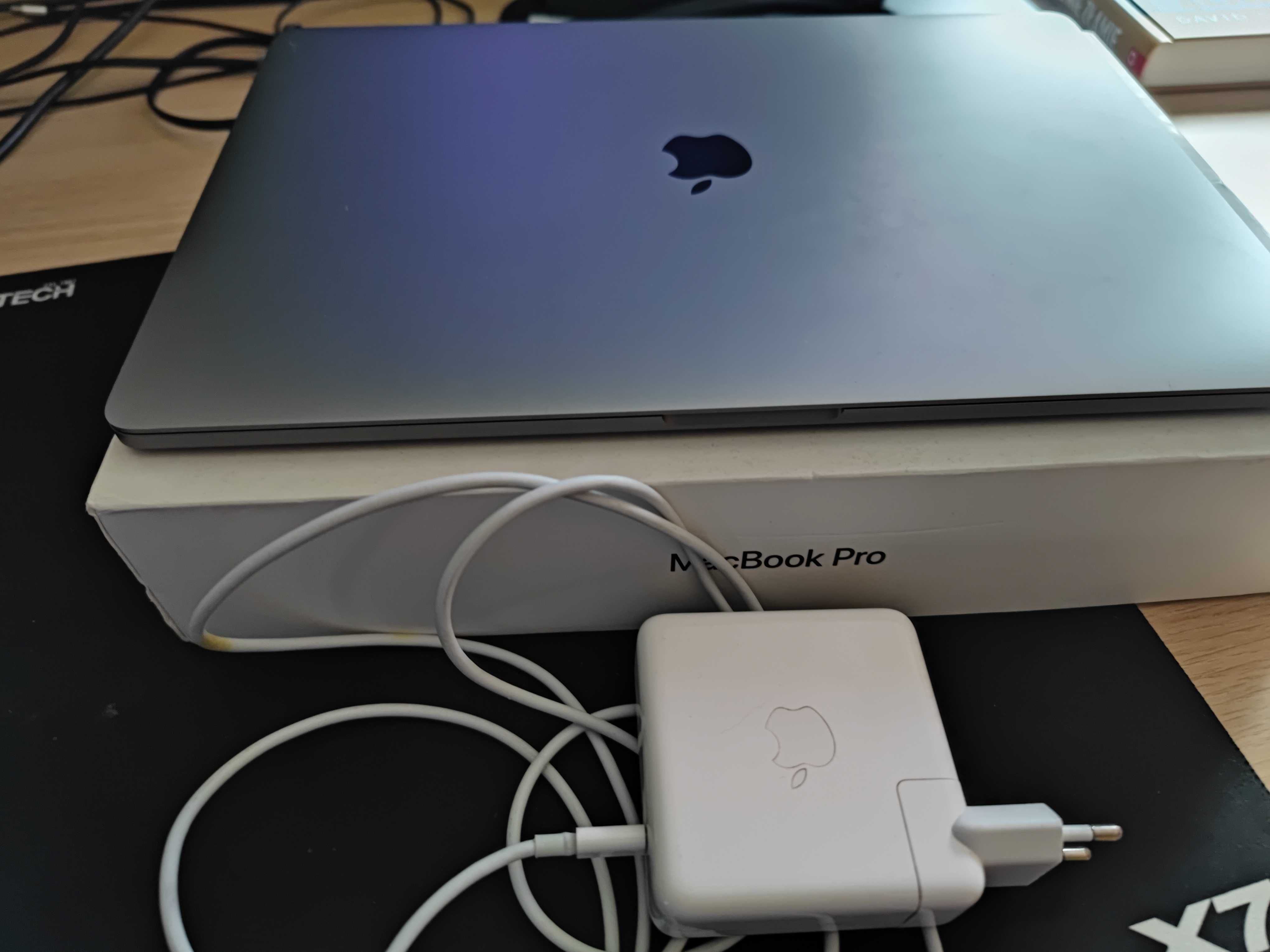 Macbook PRO 15 2019 rok