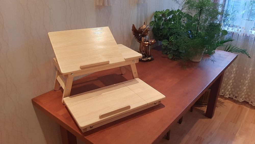 Столик з натурального дерева для ноутбука та сніданку у ліжку