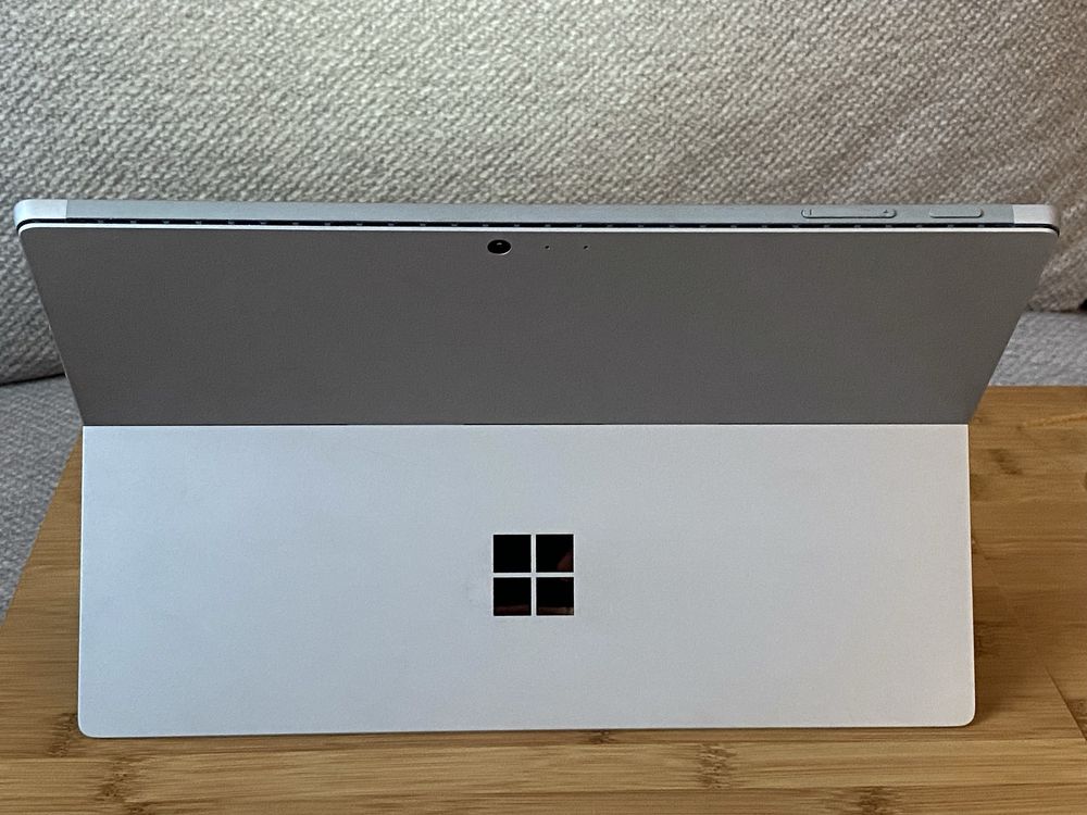 Microsoft Surface Pro 5 4GB RAM 128GB SSD + WINDOWS ліцензія.