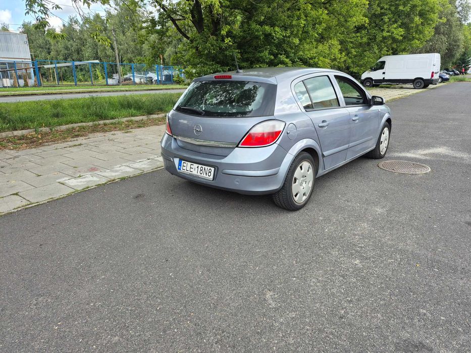 Opel Astra H prywatnie dlugie oplaty na rok.