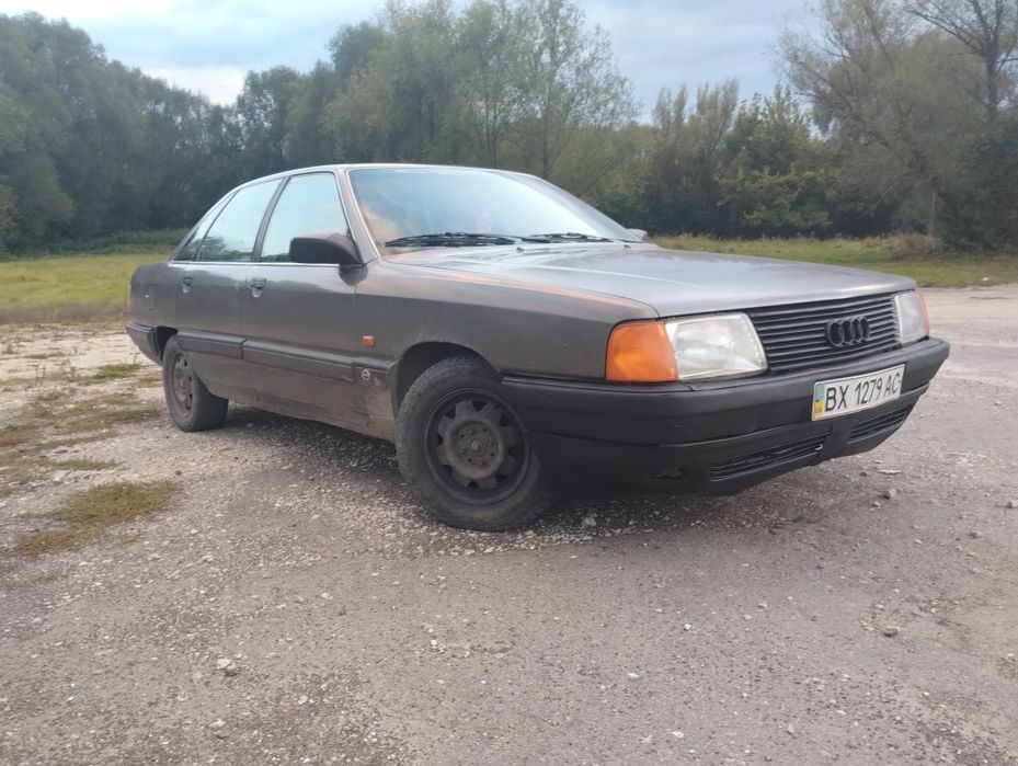 Ауді 100 в доброму стані.