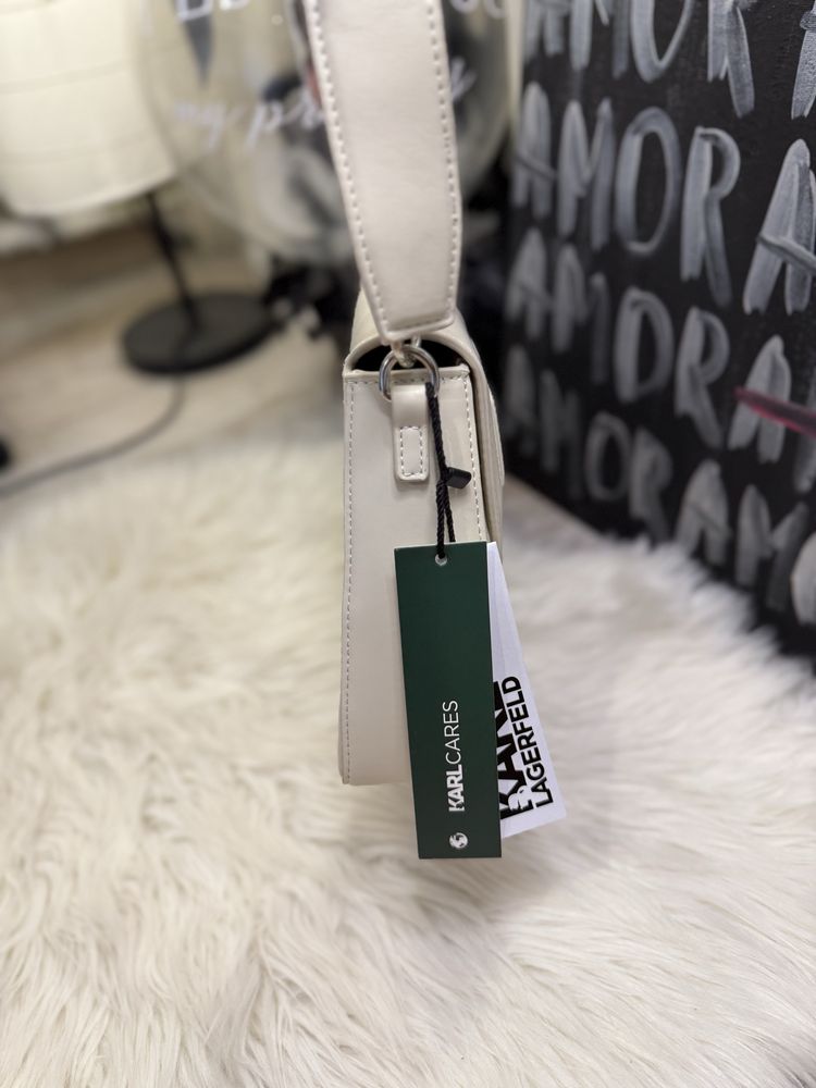 Сумка на плече Karl Lagerfeld молочна