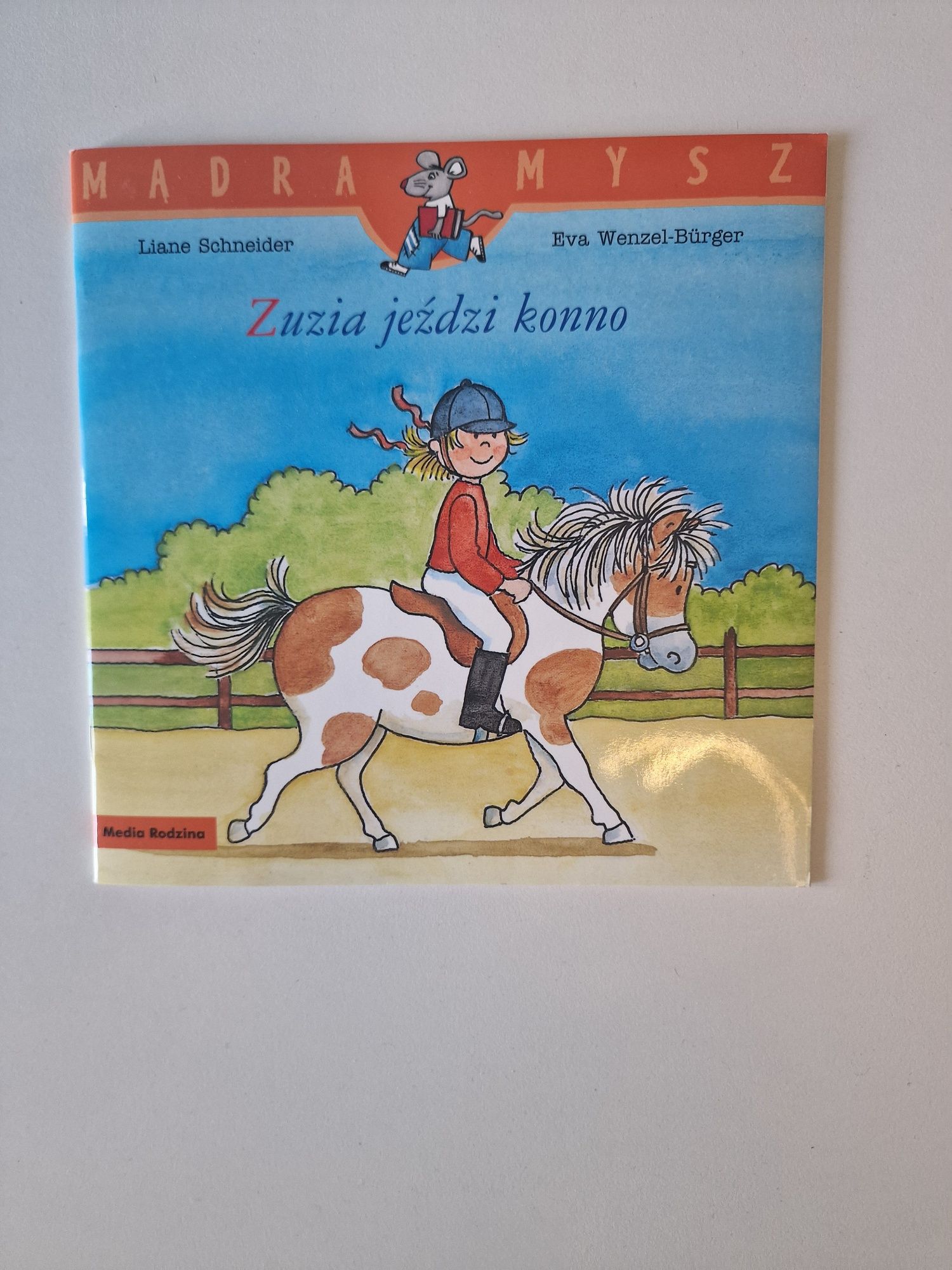 Książka "Zuzia jeździ konno"
