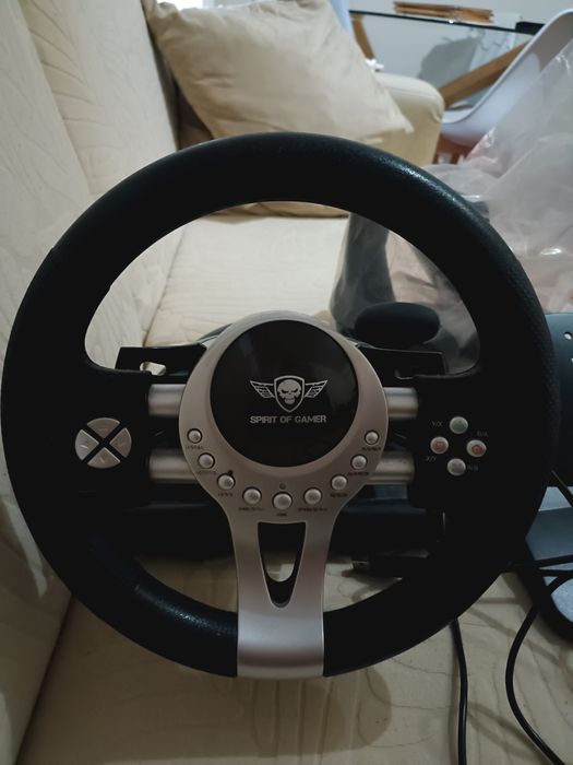 Volante e pedais gaming