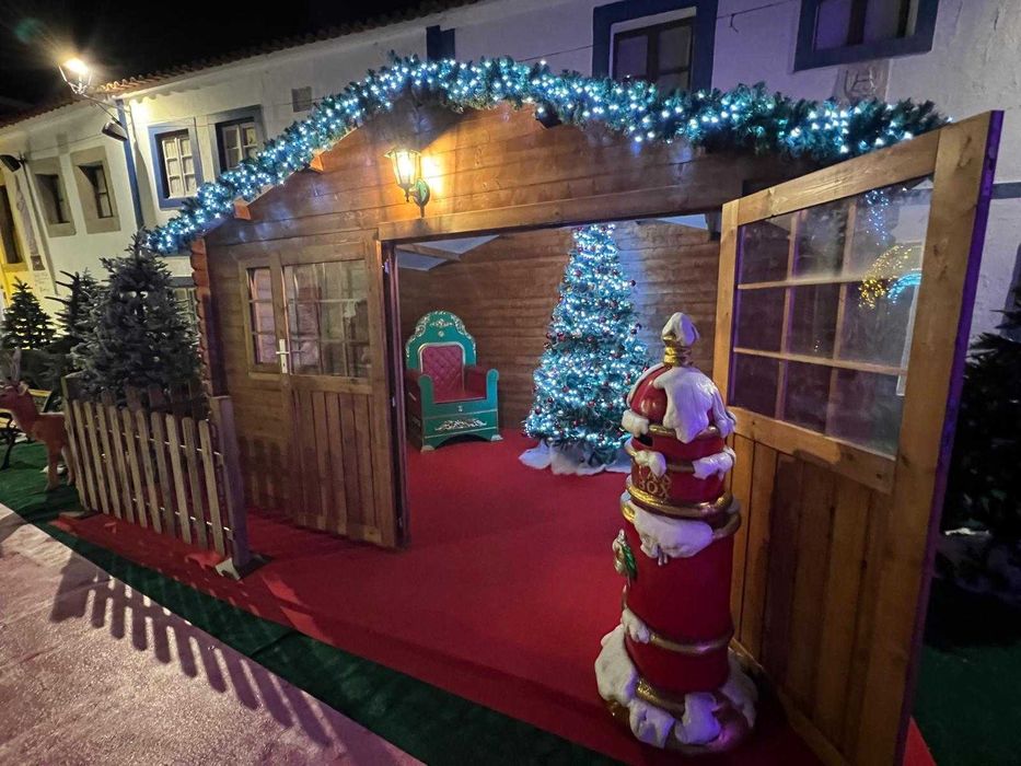 Cadeirão e marcos de Correio.