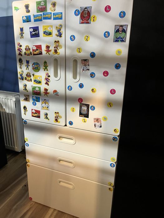 Sprzedam dziecięcą szafę z Ikea w kolorze bialym z naklejkami