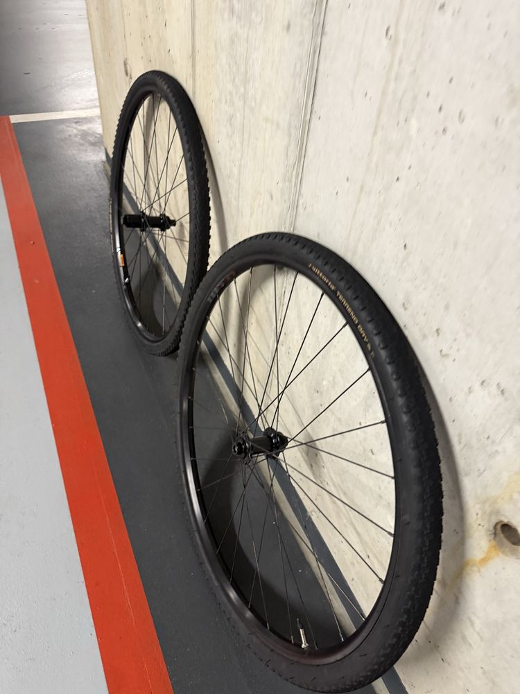 Zestaw kół WTB ST i23 TCS 700c + Vittoria Terreno Dry 38c koła gravel