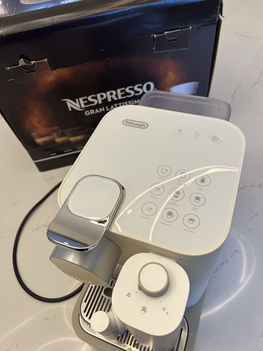 Maquina café nespresso Gran Latissima delonghi em perfeitas condições