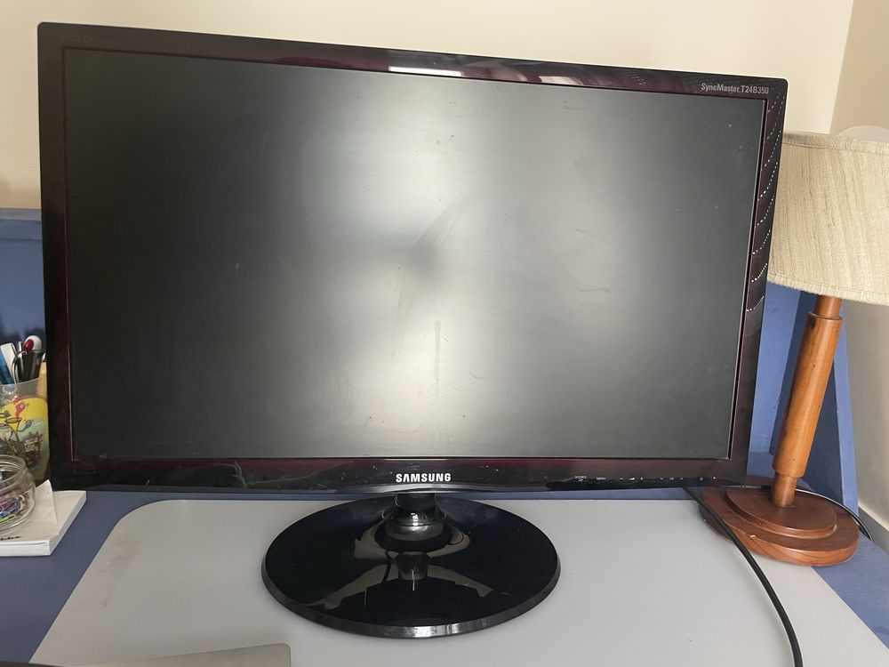 Monitor Samsung 24” na caixa