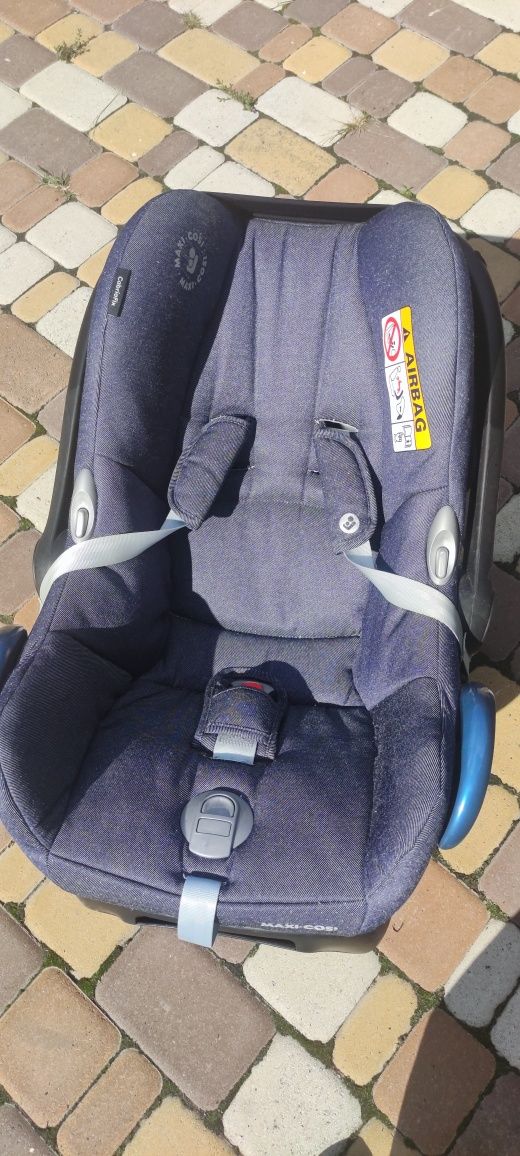 Автокресло Maxi Cosi Cabriofix с базой