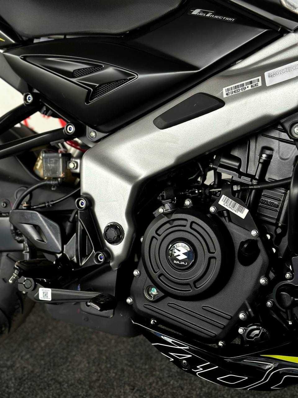 Новий мотоцикл Bajaj Pulsar NS400