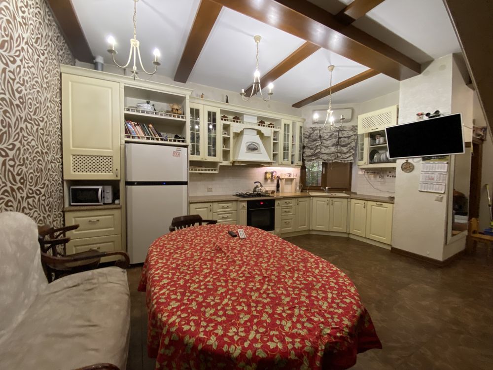 Продаю дом 160м2 в самом центре, возле ресторана Скорини