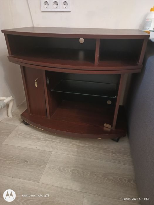 Полка под телевизор с поворотом