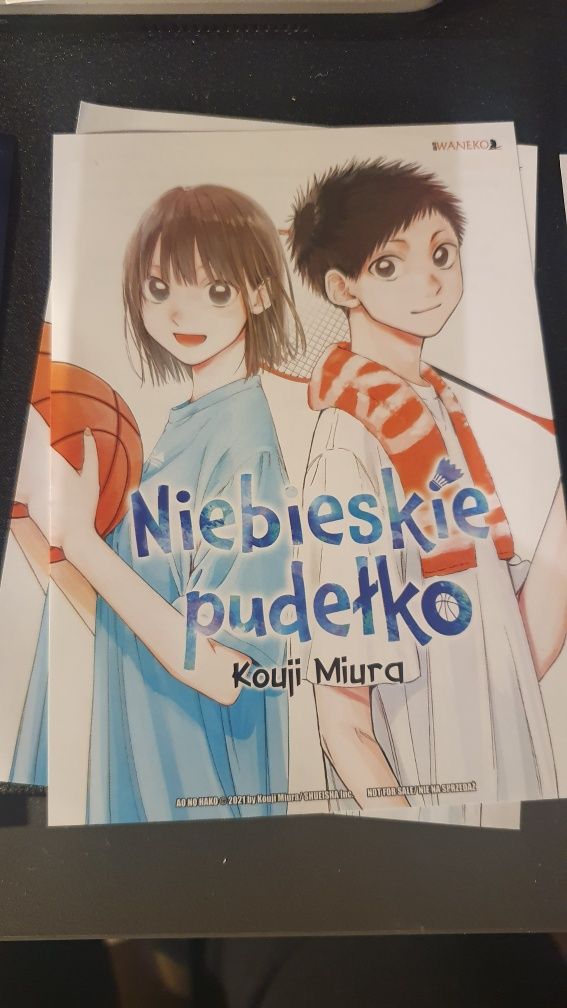 Niebieskie pudełko manga dodatki magnes pocztówka zakładka