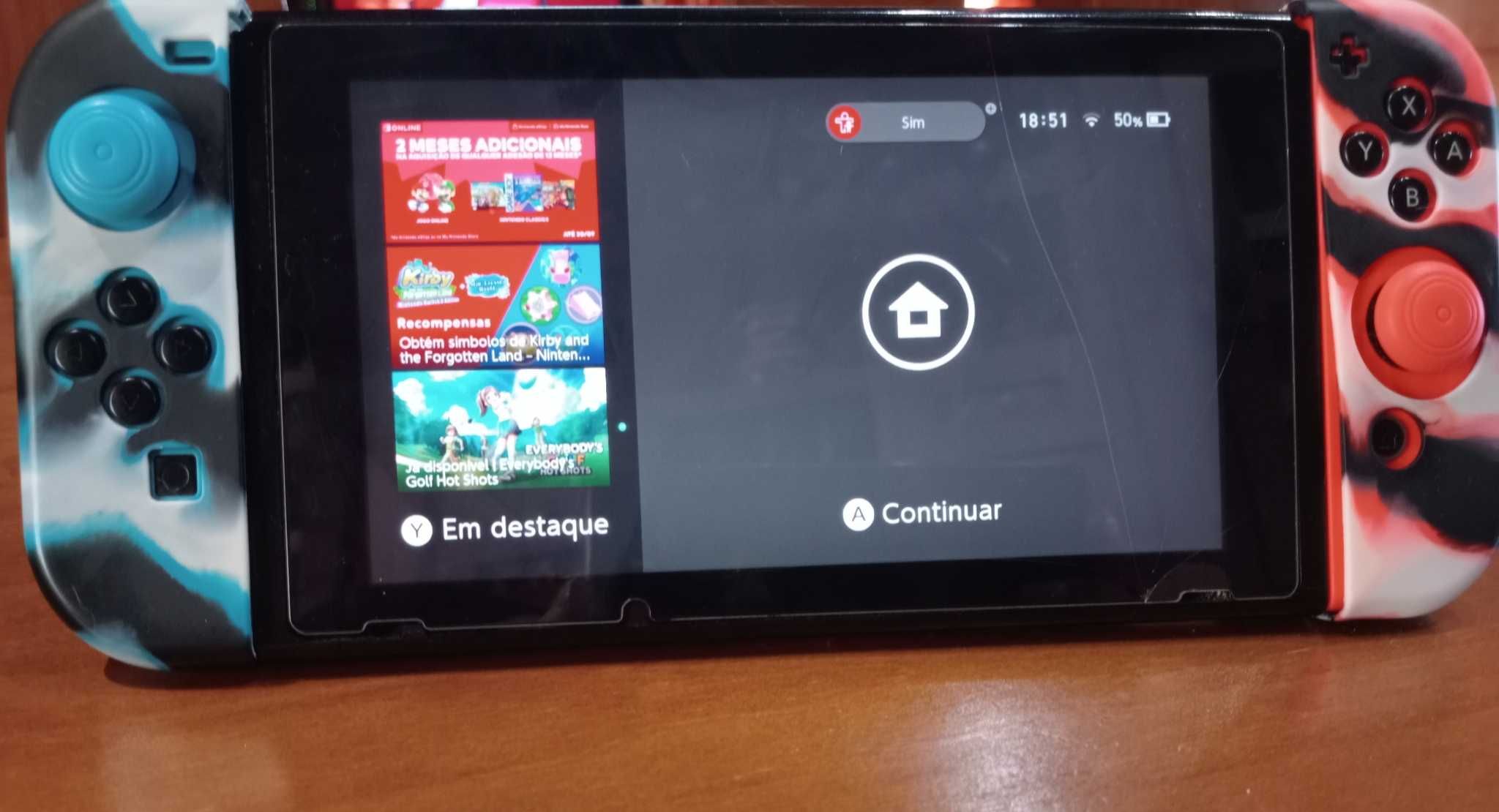 Nintendo Switch com capas para comandos e capa de transporte